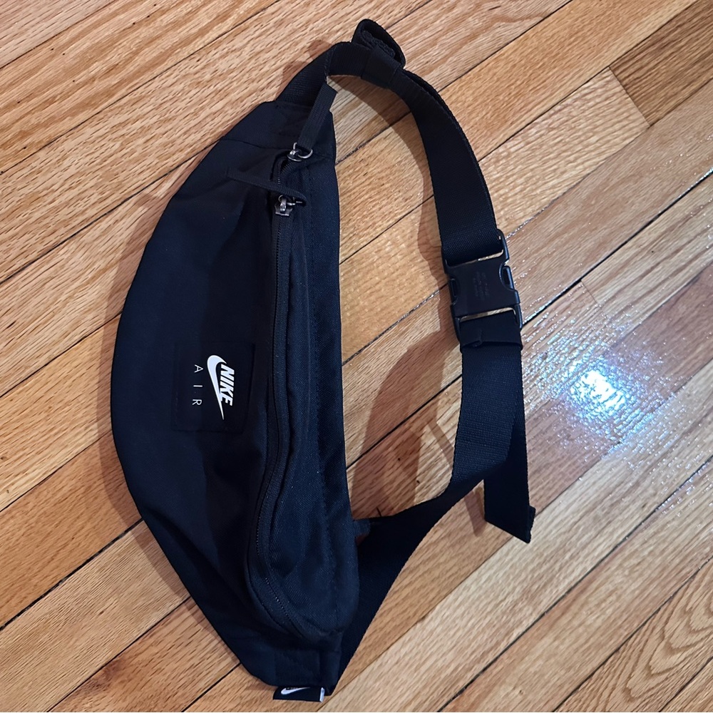 Nike Black Belt Bag Sleek Design